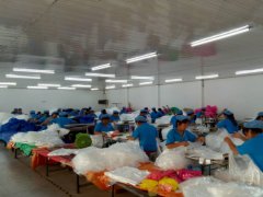 PE Disposable Poncho Raincoat Producing Workshop